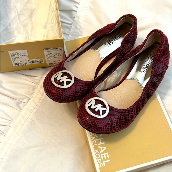 {MK} Michael Kors Burgundy Snakeskin Flats - Picture 1 of 2